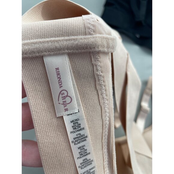 Rhonda Shear 2 Pack Molded Cup Bra with Wrap Back Size Medium Black Beige 665.9 - Picture 5 of 10